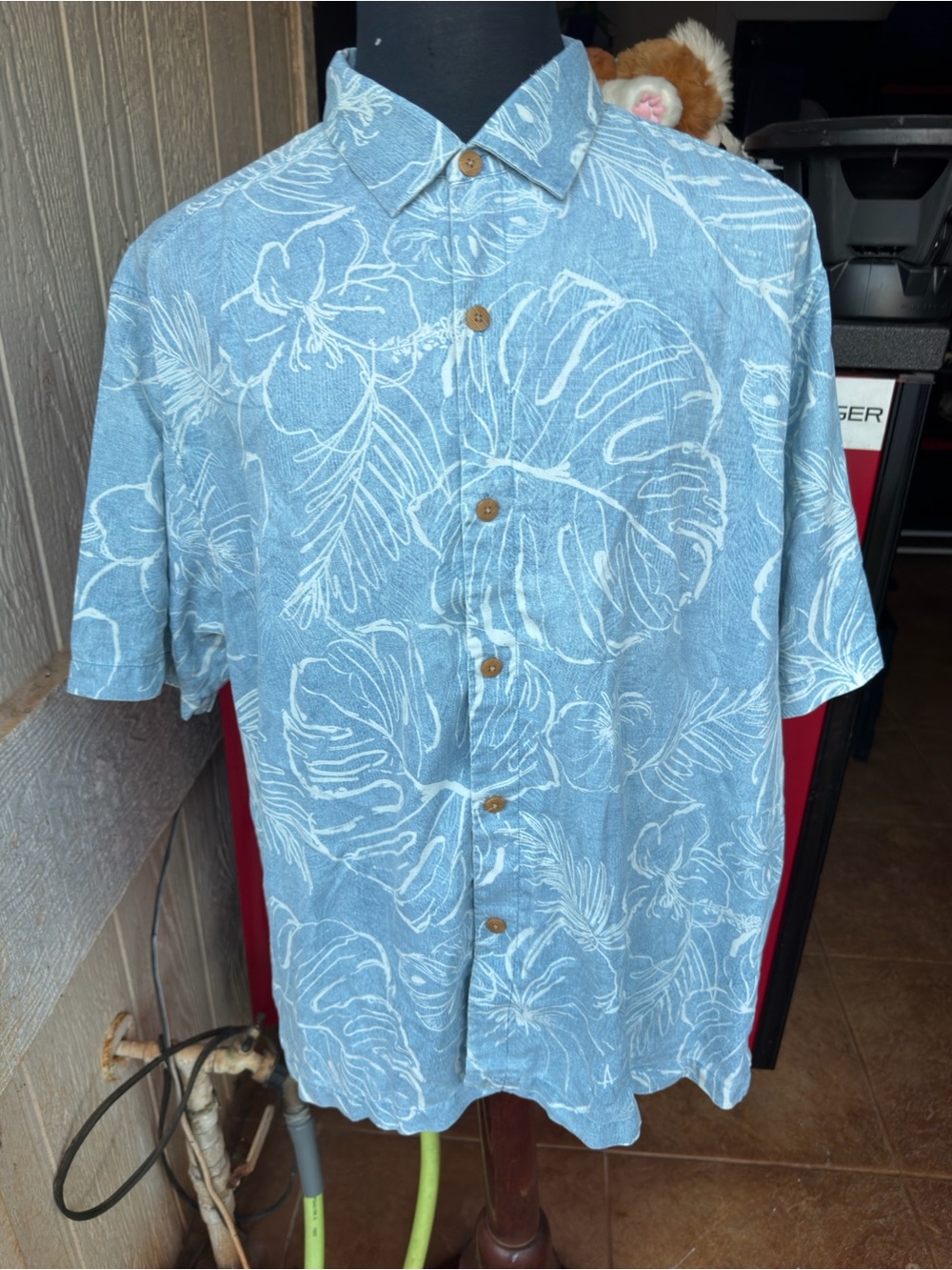 PreOwned Tommy Bahama Hawaiian Print Blue Full Button Men's XL